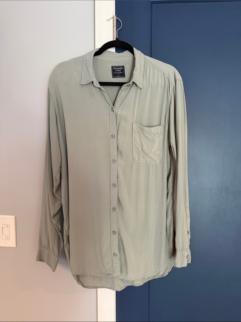 Abercrombie & Fitch Light Sage Green Women's Button-Down Shirt